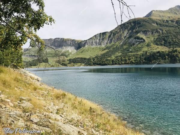 Photo Lac de Roselend : Petite balade à Beaufort pour voir le grand Lac de Roselend, entouré de Montagnes 👍🏻😍c, Lac de Roselend, Beaufort