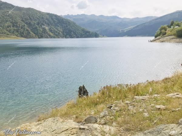 Photo Lac de Roselend : Petite balade à Beaufort pour voir le grand Lac de Roselend, entouré de Montagnes 👍🏻😍c, Lac de Roselend, Beaufort