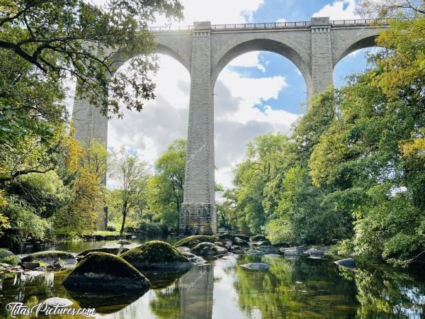 Photo Le Viaduc de Barbin : Beaux jeux de reflets et de lumières, sur la Sèvre Nantaise, malgré un niveau vraiment très bas pour un mois d’octobre…c, Viaduc de Barbin, Saint-Laurent-sur-Sèvre