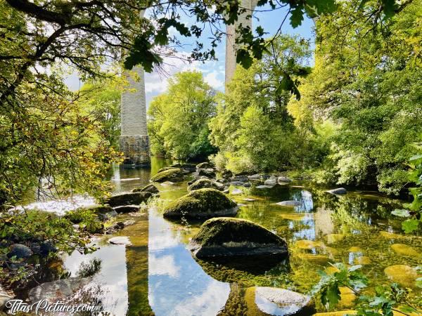 Photo Le Viaduc de Barbin : Beaux jeux de reflets et de lumières, sur la Sèvre Nantaise, malgré un niveau vraiment très bas pour un mois d’octobre…c, Viaduc de Barbin, Saint-Laurent-sur-Sèvre