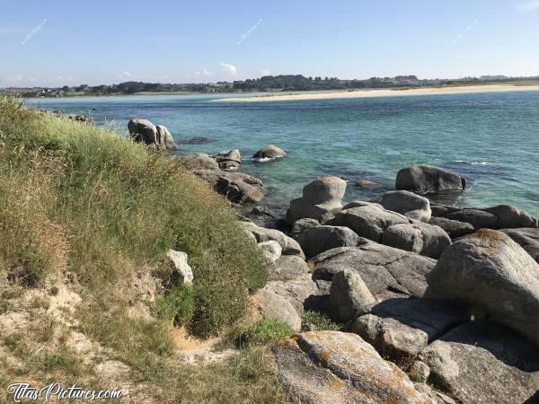 Photo La Baie du Kernic : La Baie du Kernic à marée haute. Une grande étendue d’eau recouvre tout le sable blanc.c, Tita’s Pictures, Finistère, Baie du Kernic, Mer, Rochers, sable