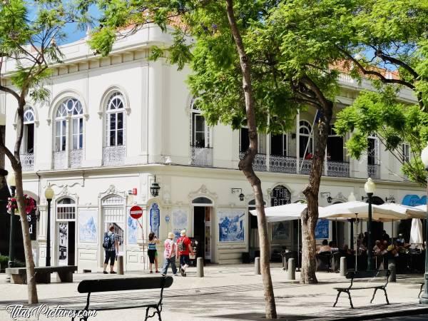 Photo The Ritz : Quel bel édifice ce vieux restaurant célèbre 😍 On peut vraiment pas le louper en passant par là 😅c, Madère, Funchal, The Ritz, Restaurant