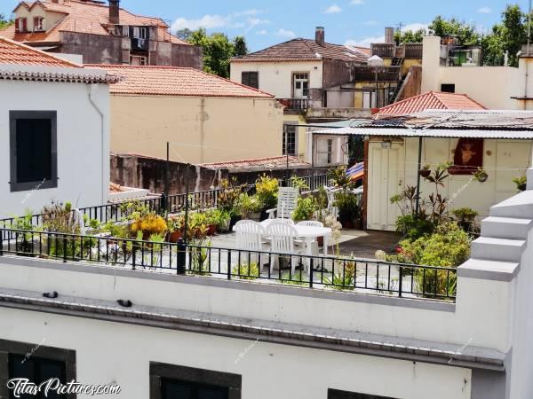Photo Toit Terrasse : Dans le centre de Funchal, on a pas de jardin. Mais on peut avoir de super toits terrasse pour profiter du soleil, ou de la fraîcheur des nuits 👍🏻😍c, Funchal, Toit Terrasse