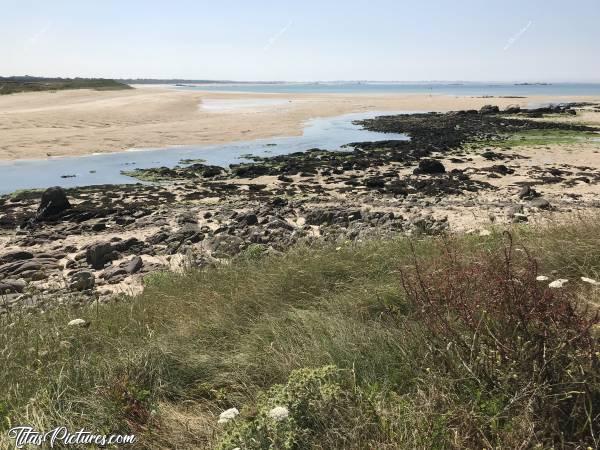 Photo La Baie du Kernic : La Baie du Kernic à marée basse. Ce jour-là, il y avait plein d’algues vertes déposées par la marée.c, Tita’s Pictures, Finistère, Baie du Kernic, Mer, Rochers, sable, dune