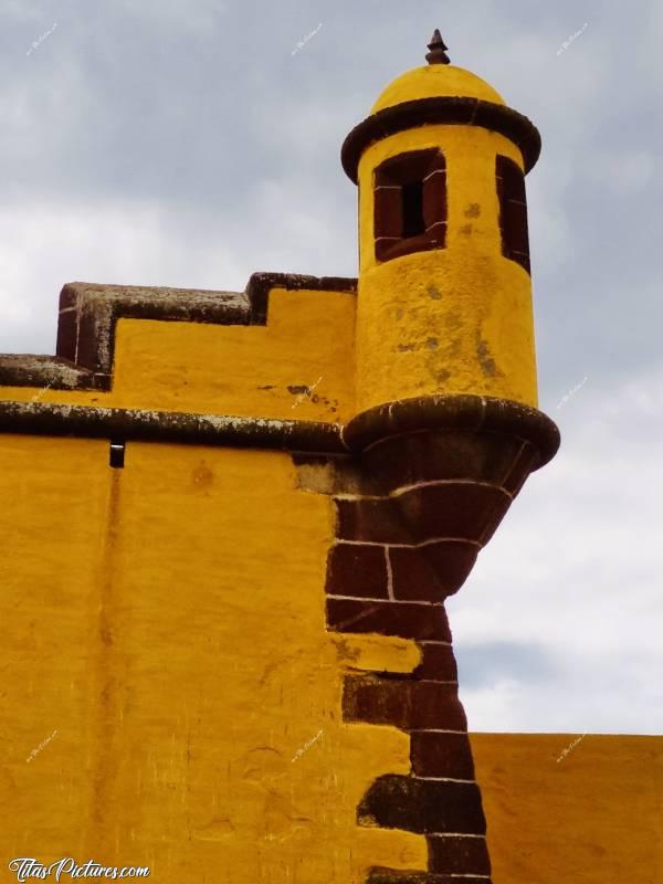 Photo Fortaleza de São Tiago : Zoom sur une des petites Tours de la Fortaleza de São Tiago. Je les trouve trop mimies 😍🥰c, Fortaleza de São Tiago, Funchal, Madère