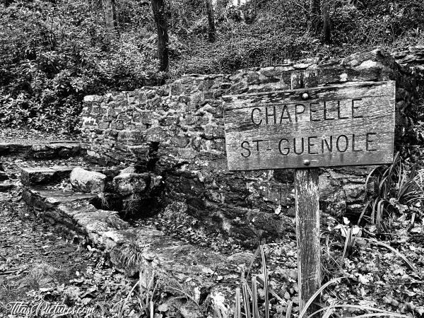 Photo Chapelle St Guénolé : Le long des Rives de la Penfeld, on peut voir les ruines de La Chapelle St Guénolé.c, Le Finistère, Chapelle St Guénolé, Ruines, vieilles pierres