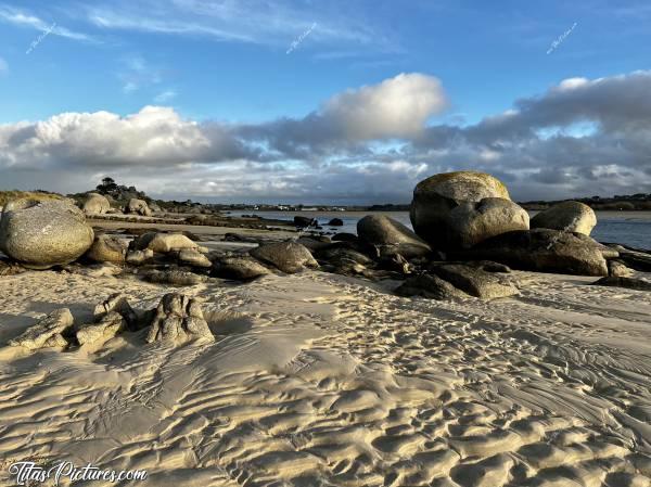 Photo La Baie du Kernic : Belle lumière de fin de journée à la Baie du Kernic 🤗😍 J’adore les motifs que la mer a laissé sur le sable 😍🥰c, La Baie du Kernic, Rochers, Sable