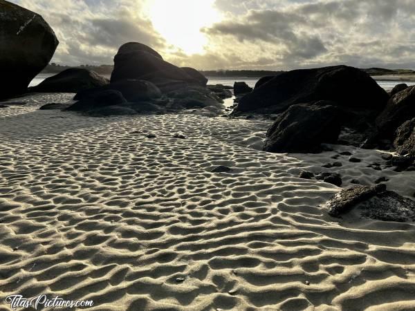 Photo La Baie du Kernic : Belle lumière de fin de journée à la Baie du Kernic 🤗😍 J’adore les motifs que la mer a laissé sur le sable 😍🥰c, La Baie du Kernic, Rochers, Sable