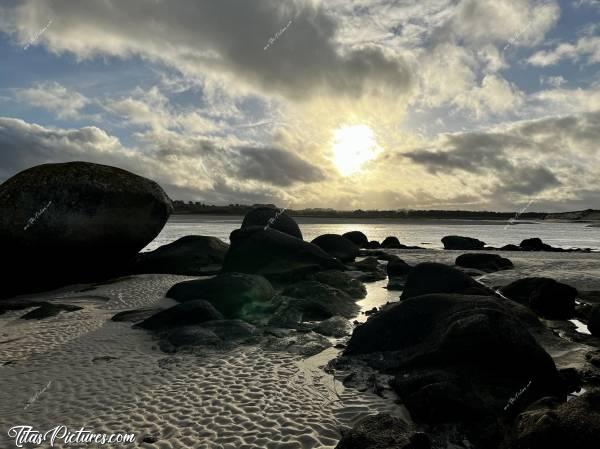 Photo La Baie du Kernic : Belle lumière de fin de journée à la Baie du Kernic 🤗😍 J’adore les motifs que la mer a laissé sur le sable 😍🥰c, La Baie du Kernic, Rochers, Sable