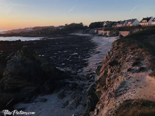 Photo Batz-sur-Mer : Batz-sur-Mer, à côté de la plage de la Govelle à 10 minutes de la Baulec, Mer, Rochers, Coucher de soleil