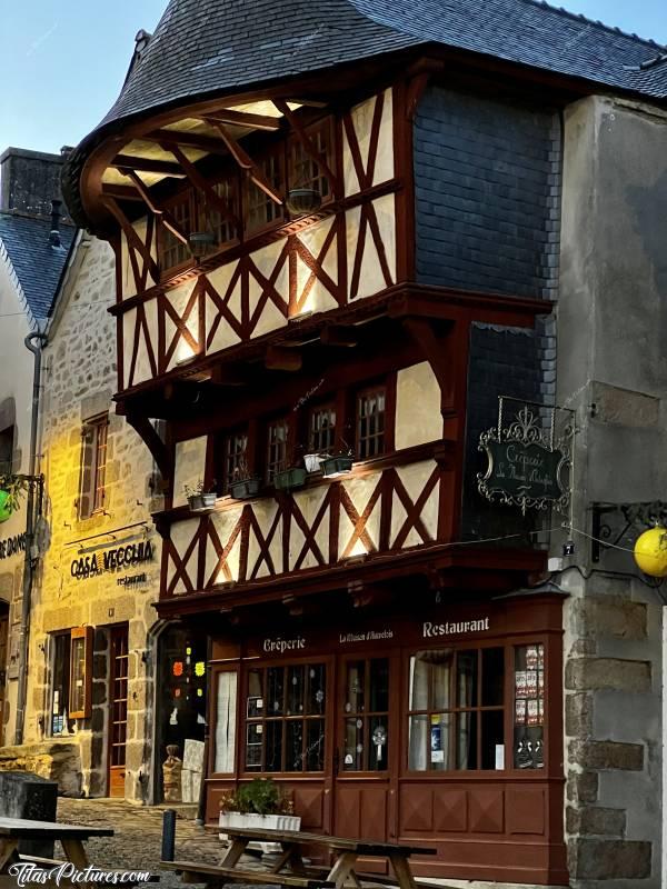 Photo St Renan : Belle Maison à colombages reconvertie en crêperie sur la Place du vieux Marché de Saint-Renan. Trop belle 👍🏻😍
Et quel joli nom : La Maison d’autrefois 😍c, Maison à colombages, St Renan, Crêperie