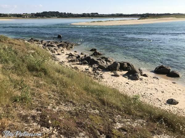 Photo La Baie du Kernic (29) : Vue à marée montante sur le passage de la mer dans la Baie. Le courant y est très fort à cet endroit 😅c, Finistère, Mer, Rochers, sable, Dune