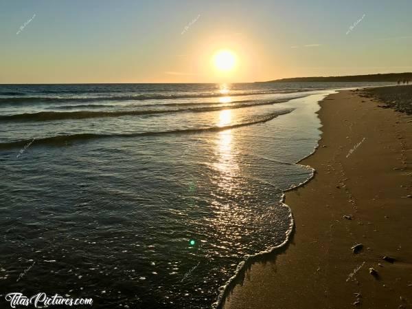 Photo Talmont-Saint-Hilaire : La belle plage du Veillon, à Talmont-Saint-Hilaire 👍🏻😍😎 C’est ma préférée en Vendée 🥰c, Talmont-Saint-Hilaire, coucher de soleil