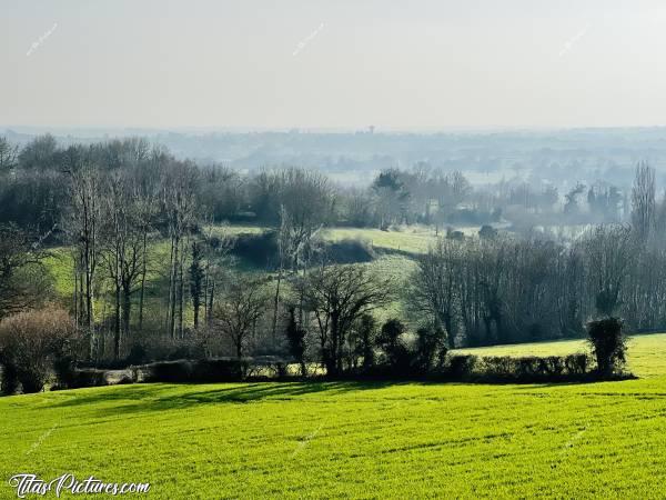 Photo L’Epaud : Belle randonnée ensoleillée dans la campagne de L’Epaud, en cette fin d’hiver. Quel beau paysage de Bocage 👍🏻😍 Et au loin, on peut voir que la Vendée est bien plate au delà de ces collines 😧c, L’Epaud, chemin de randonnée, campagne