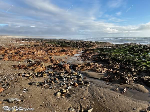 Photo Plage de la Normandelière : Beaucoup de vagues pleines d’écume, ce soir-là, à Plage de la Normandelière, à Bretignolles-sur-Mer. J’adore ce contraste de couleurs 😍c, Plage de la Normandelière, Bretignolles-sur-Mer