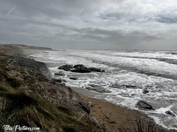 Photo Plage de la Sauzaie : Petite randonnée le long de la côte vendéenne, à la Plage de la Sauzaie, à Bretignolles-sur-Mer. 
Même par temps nuageux, le paysage est très beau je trouve 🤗c, Bretignolles-sur-Mer, Plage de la Sauzaie