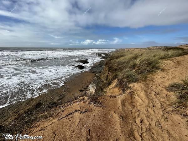 Photo Plage de la Sauzaie : Belle randonnée dans les Dunes de la Plage de la Sauzaie, à Bretignolles-sur-Mer. La météo était très capricieuse, mais j’ai réussi à éviter l’averse 🤗😍c, Plage de la Sauzaie, Bretignolles-sur-Mer