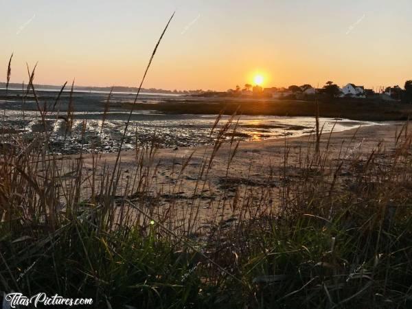 Photo Pen Bé : La Pointe de Pen Bé près de Pénestin dans le 56. Très beau coucher de soleil à marée basse.c, Pen Bé, Coucher de soleil, mer, sable