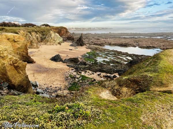 Photo Bretignolles-sur-Mer : Quand le ciel se dégage, les couleurs deviennent flamboyantes 🤗😍😎
A cette endroit, on se croirait sur une côte sauvage, mais non, les habitations sont tout près 😅c, Bretignolles-sur-Mer, Rochers, Mer