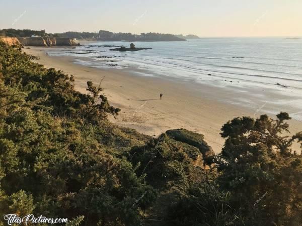 Photo La Mine d’Or : La plage de la Mine d’Or à Pénestin dans le 56, vue du haut des falaises.c, Pénestin, plage, Coucher de soleil, Falaises, Rochers, mer