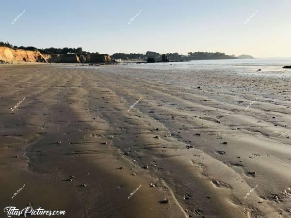 Photo La Mine d’Or : La plage de la Mine d’Or à Pénestin dans le 56. Très jolies ces traces laissées par la mer dans le sable..c, Pénestin, plage, Coucher de soleil, Falaises, Rochers, mer