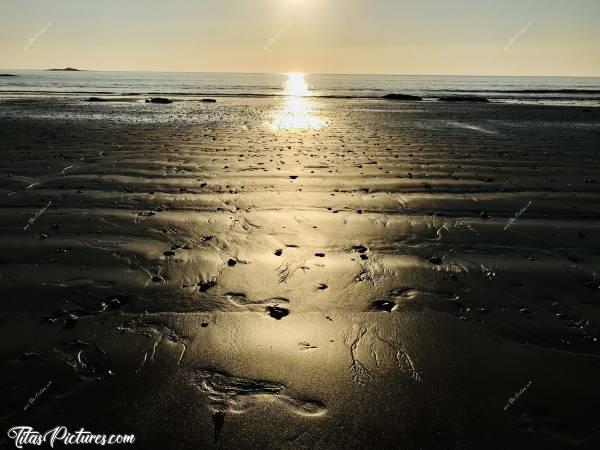 Photo La Mine d’Or : La plage de la Mine d’Or à Pénestin dans le 56. On comprend son nom par cette couleur dorée que prend le sable avec le coucher de soleil.c, Pénestin, plage, Coucher de soleil, mer