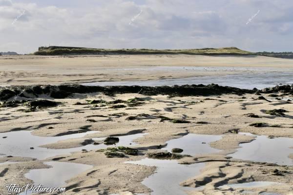 Photo La Baie du Kernic : La Baie du Kernic à marée basse, avec encore de très beaux sillons laissés dans le sable 👍🏻😍🥰
Au fond, on peut voir le bout de la Dune de Keremma.c, La Baie du Kernic, Porsguen, Plouescat