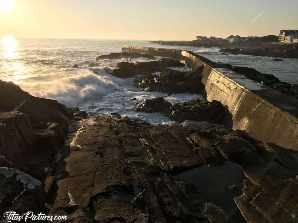 Photo Batz-sur-Mer : Batz-sur-Mer à la plage Saint Michel.c, Batz-sur-Mer, mer, Rochers, Coucher de soleil, Digue