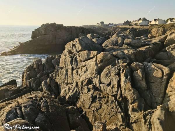 Photo Batz-sur-Mer : Batz-sur-Mer près du Grand Blockhaus.c, Batz-sur-Mer, mer, Rochers, Coucher de soleil