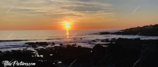 Photo Batz-sur-Mer : Batz-sur-Mer, pas loin du Camping La Govelle..c, Batz-sur-Mer, mer, Rochers, Coucher de soleil