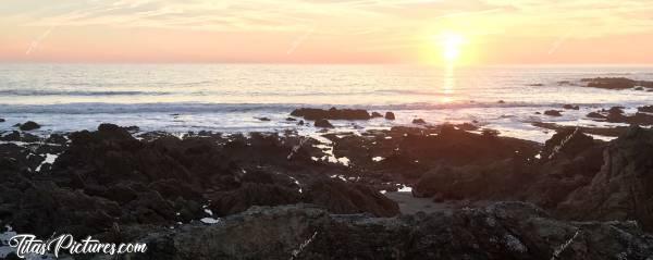 Photo Batz-sur-Mer : Batz-sur-Mer, pas loin du Camping La Govelle..c, Batz-sur-Mer, mer, Rochers, Coucher de soleil