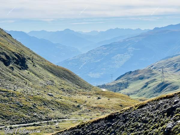 Photo Le Col du Petit Saint Bernard : Belle vue sur les montagnes, au Col du Petit Saint Bernard.c, Col du Petit Saint Bernard, Montagnes