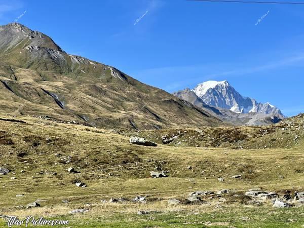Photo Le Mont Blanc : Vue sur le Mont Blanc, au Col du Petit Saint Bernard, dans les Alpes.c, Mont Blanc, Col du Petit Saint Bernard, Montagnes