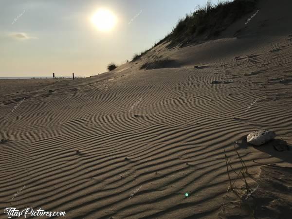 Photo Dune balayée par le Vent : La Plage du Veillon à Talmont-Saint-Hilaire. Il ne reste vraiment plus rien de cette grande Dune 😪c, 