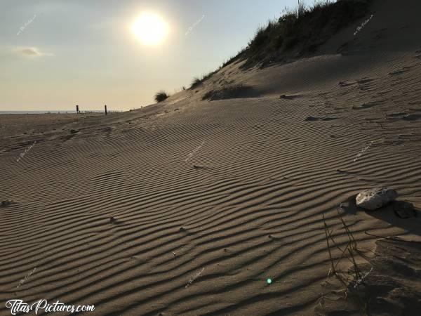 Photo Dune balayée par le Vent : La Plage du Veillon à Talmont-Saint-Hilaire. Il ne reste vraiment plus rien de cette grande Dune 😪c, Tita’s Pictures, Plage du Veillon, Talmont-Saint-Hilaire, Dune, Sable