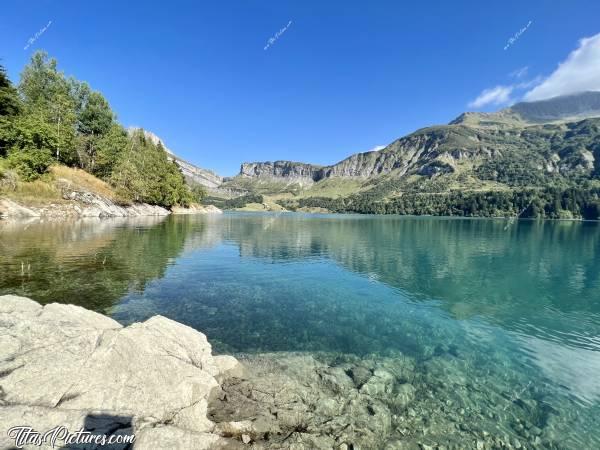 Photo Lac de Roselend : Jolie vue sur le Lac de Roselend, qui se situe dans le Beaufortin, en Savoie.c, Tita’s Pictures, Les Alpes, Lac de Roselend, Beaufortin, Savoie
