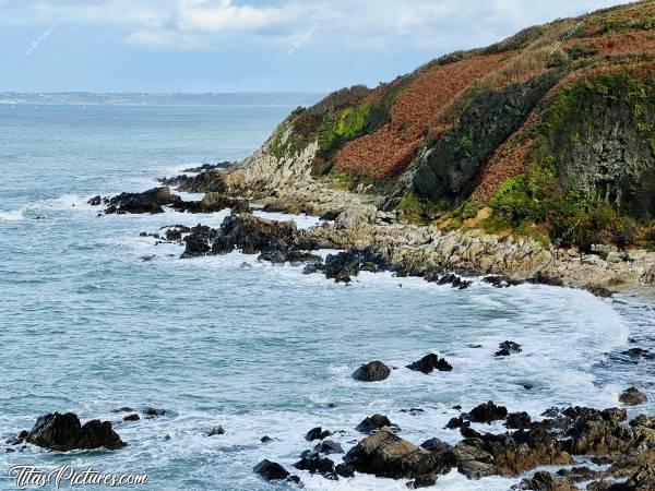 Photo Locquirec : Belle randonnée 🥾 le long de la côte, à Locquirec. Les vagues étaient déjà magnifiques ce jour-là 👍🏻😍c, Locquirec, rochers