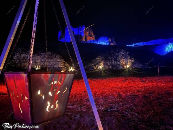 Photo Abbaye de Maillezais : Il faisait très froid lors de ce Marché de Noël à l’Abbaye de Maillezais. Mais il y avait plusieurs jolis braseros pour se réchauffer 👍🏻😍c, Tita’s Pictures, Abbaye de Maillezais, Marché de Noël