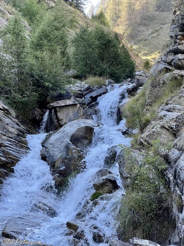 Photo Torrente Valnontey : Belle chute d’eau du Torrente Valnontey, dans le Parc de Gran Paradiso, dans la Vallée d’Aoste 😍c, Tita’s Pictures, Italie, Vallée d’Aoste, Gran Paradiso, Torrente Valnontey