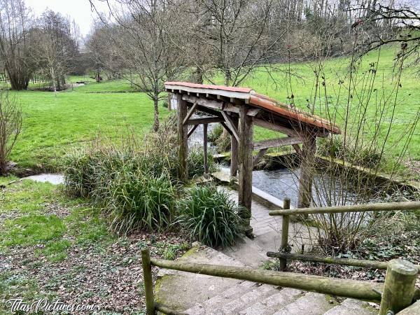 Photo Lavoir : Vieux Lavoir au Parc des Lavandières, aux Châtelliers-Châteaumur. Mais quel est le meilleur point de vue selon vous ? 🤔😅 Difficile de faire un choix 🤭😅c, Tita’s Pictures, Lavoir, Châtelliers-Châteaumur