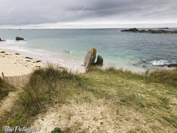 Photo Plage des Amiets : Plage des Amiets à Cléder.
Regardez ce beau dégradé de bleus et de vert qui contraste sur ce beau sable blanc..c, Cléder, Plage, Mer, sable, rochers, Goëmon