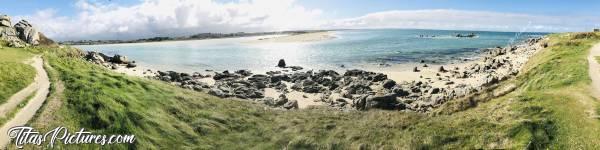 Photo La Baie du Kernic : La Baie du Kernic à Porsguen. 
Mon endroit favori par toute saison 😎 À gauche la Baie, à droite la Mer et en face une Dune où se trouvait une maison jusqu’aux Années 2000.. Elle était surnommée “La Maison sur la Dune” et on pouvait trouver de nombreuses cartes postales.c, Baie du Kernic, Plage, Mer, sable, rochers, Dune