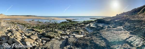 Photo Le Veillon : Vue panoramique de la Plage du Veillon à marée basse, en ce début de printemps. Il y avait un vent glacial, mais des gens se baignaient ce jour-là 🤭😅🥶c, Tita’s Pictures, Le Veillon, Talmont-Saint-Hilaire