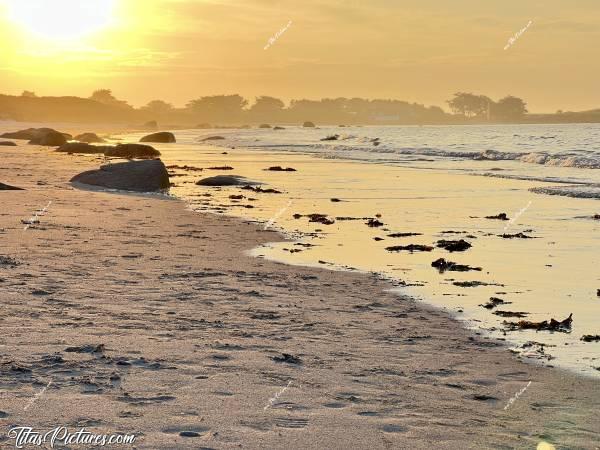 Photo Plage du Lividic : Une petite dernière de ce beau Coucher du Soleil à la Plage du Lividic 🤭😍🥰c, Tita’s Pictures, Plage du Lividic, Coucher de Soleil