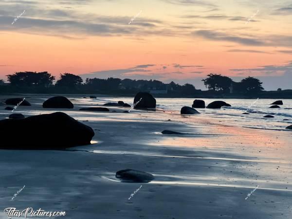 Photo Plage du Lividic : Encore une photo de ce beau coucher du soleil que j’ai pu admirer à la plage du Lividic 😍🥰 Je pense qu’on peut dire que le Coucher du Soleil est mon thème de photo préféré 🤭😅🥰c, Tita’s Pictures, Plage du Lividic, Coucher de Soleil
