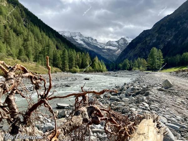 Photo Grand Paradis : Grand Paradis dans la Vallée d’Aoste en Italie, peu de temps après la catastrophe de fin juin 2024. J’espère que la végétation va vite revenir car ça fait vraiment mal au cœur 😥😢c, Tita’s Pictures, Italie, Vallée d’Aoste, Gran Paradiso, Torrente Valnontey