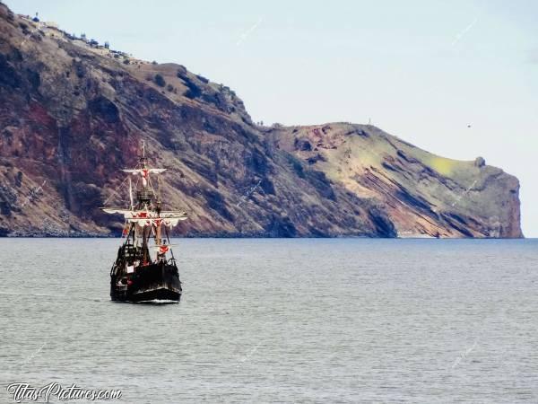 Photo La Santa Maria de Colombo : La Santa Maria de Colombo. Il est possible de faire une balade de 2 à 3h sur cette belle réplique.c, Madère, Santa Maria de Colombo, Bateau