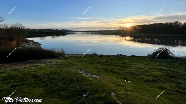 Photo La Retenue de Rochereau  : Belle randonnée de fin de journée, à la Retenue de Rochereau, pour admirer le Coucher du soleil 😍😎c, Tita’s Pictures, Retenue de Rochereau, Lac, Réserve d’eau 