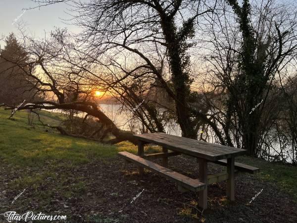 Photo Le Lac de l’Espérance : Petite balade de fin de journée d’hiver au Lac de l’Espérance à Pouzauges, afin de profiter d’un beau Coucher du Soleil 😍🥰c, Tita’s Pictures, Lac de l’Espérance, Pouzauges 