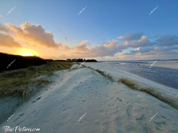Photo L’Horn : Une petite dernière de ce beau coucher du soleil sur les dunes le long de l’Horn, qui se jette dans la mer 😍🥰c, Tita’s Pictures, Plougoulm, Plage, Rivière, l’Horn